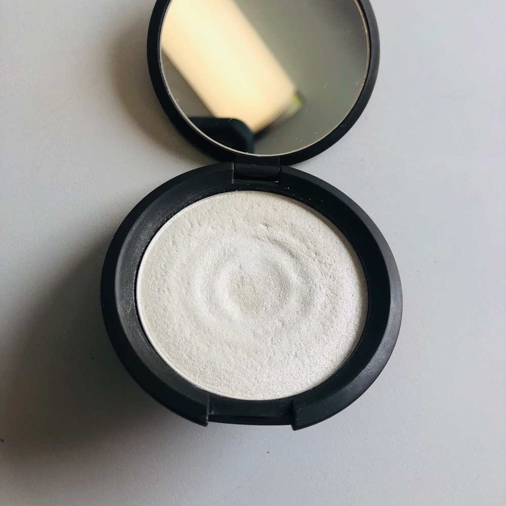 Becca Shimmering Skin Highlighter